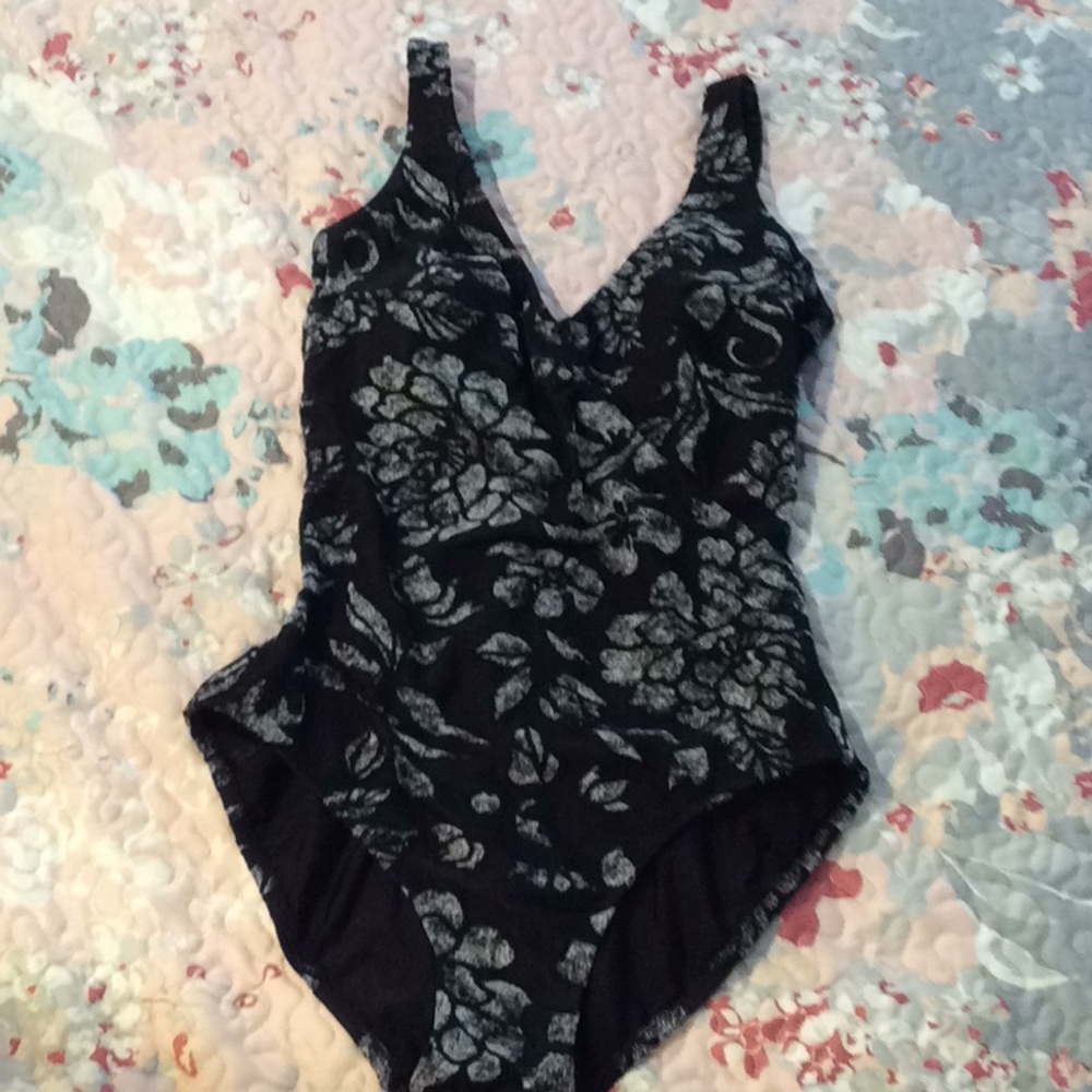 NWOT Gottex control shape deep U back swimwear